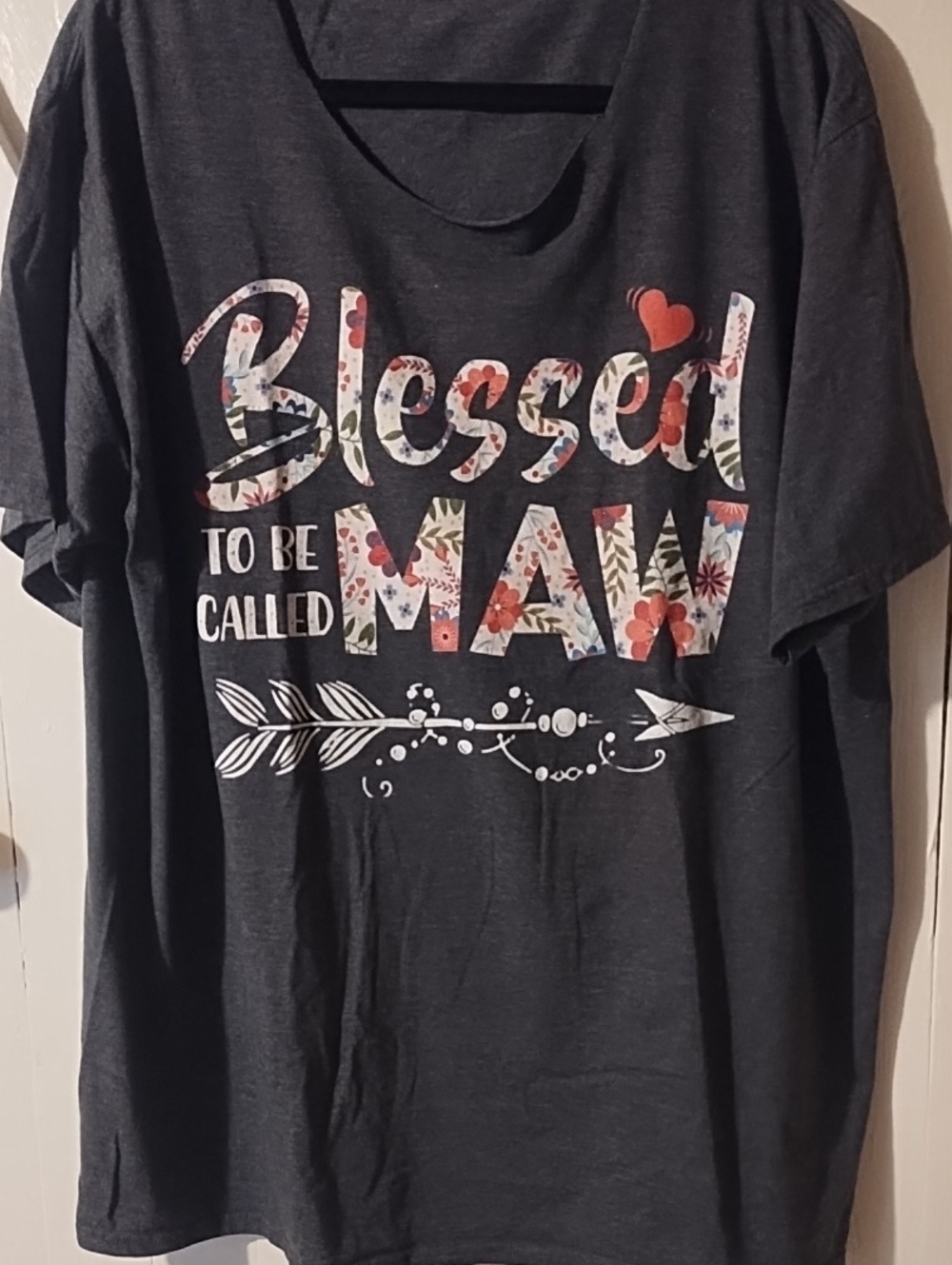 Blessed to Be Called Mom Floral Graphic Collarless Tee, VGC Size 2-3X Dark Gray.